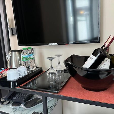 The Queen Airport Hotel-Round Trip Airport Service Arnavutkoy ภายนอก รูปภาพ