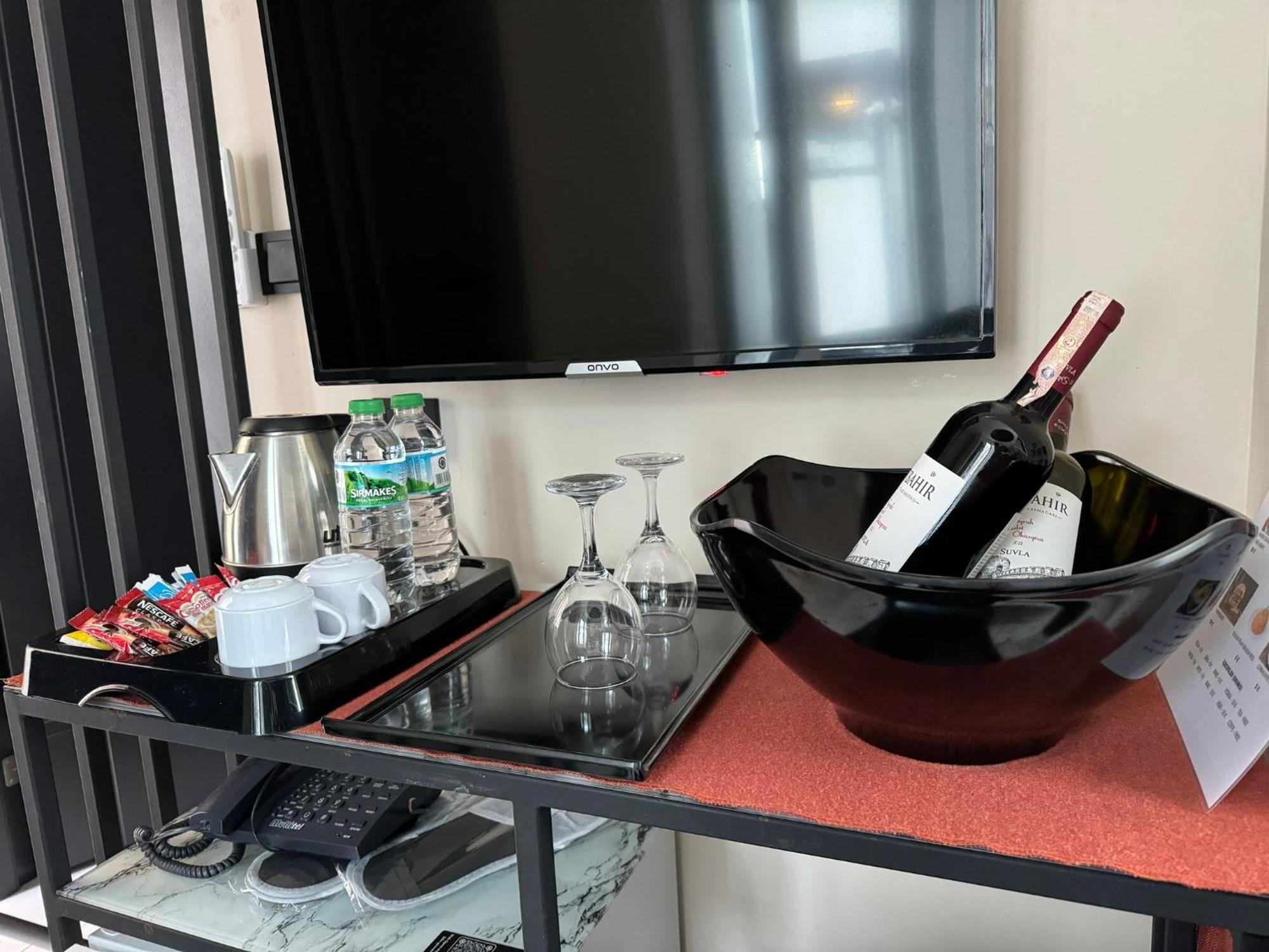 The Queen Airport Hotel-Round Trip Airport Service Arnavutkoy ภายนอก รูปภาพ
