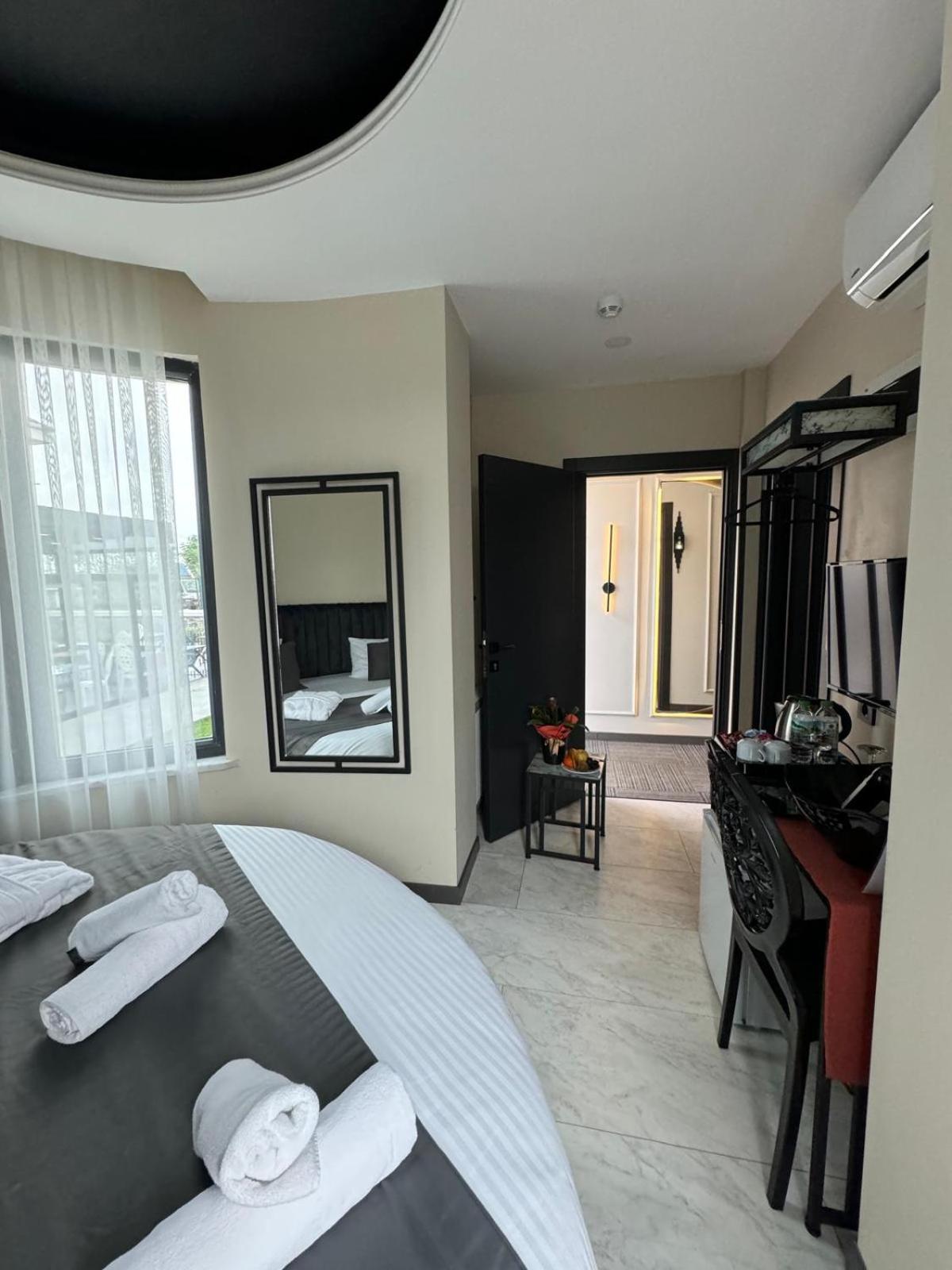 The Queen Airport Hotel-Round Trip Airport Service Arnavutkoy ภายนอก รูปภาพ